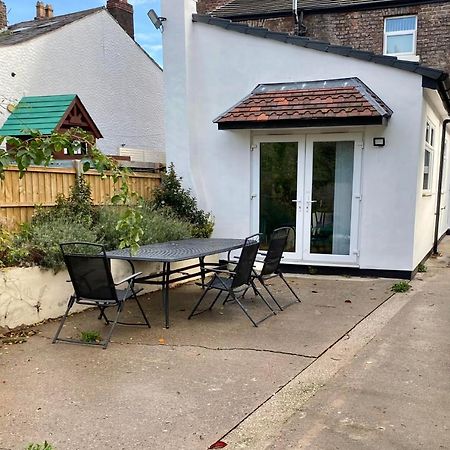 Flatzy - 6 Bed Oasis Close To Football Stadiums Liverpool Extérieur photo