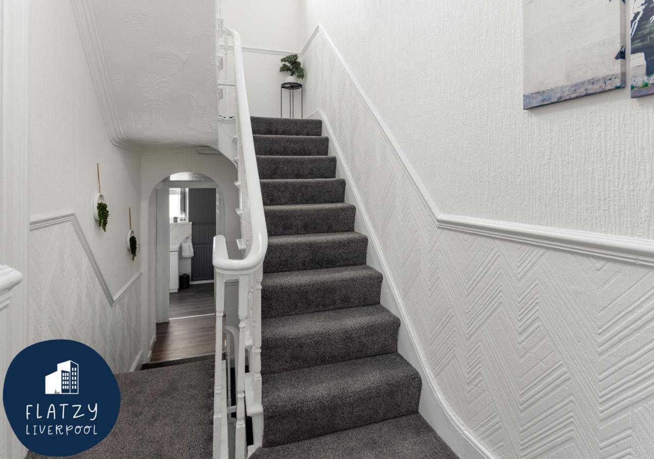 Flatzy - 6 Bed Oasis Close To Football Stadiums Liverpool Extérieur photo